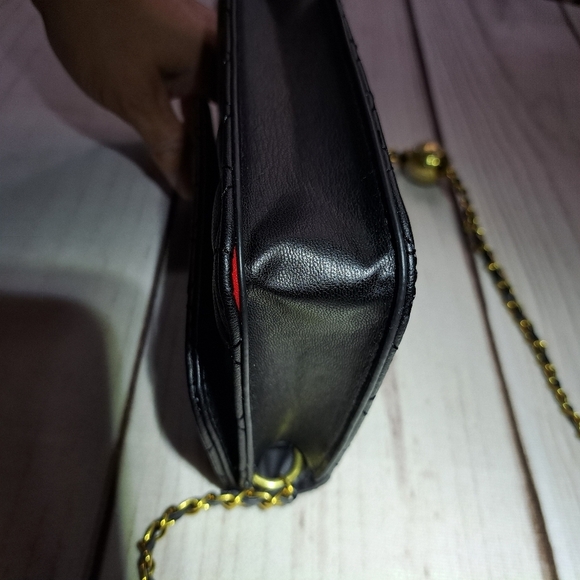 Black Quilted Chain Shoulder Bag - Picture 9 of 11